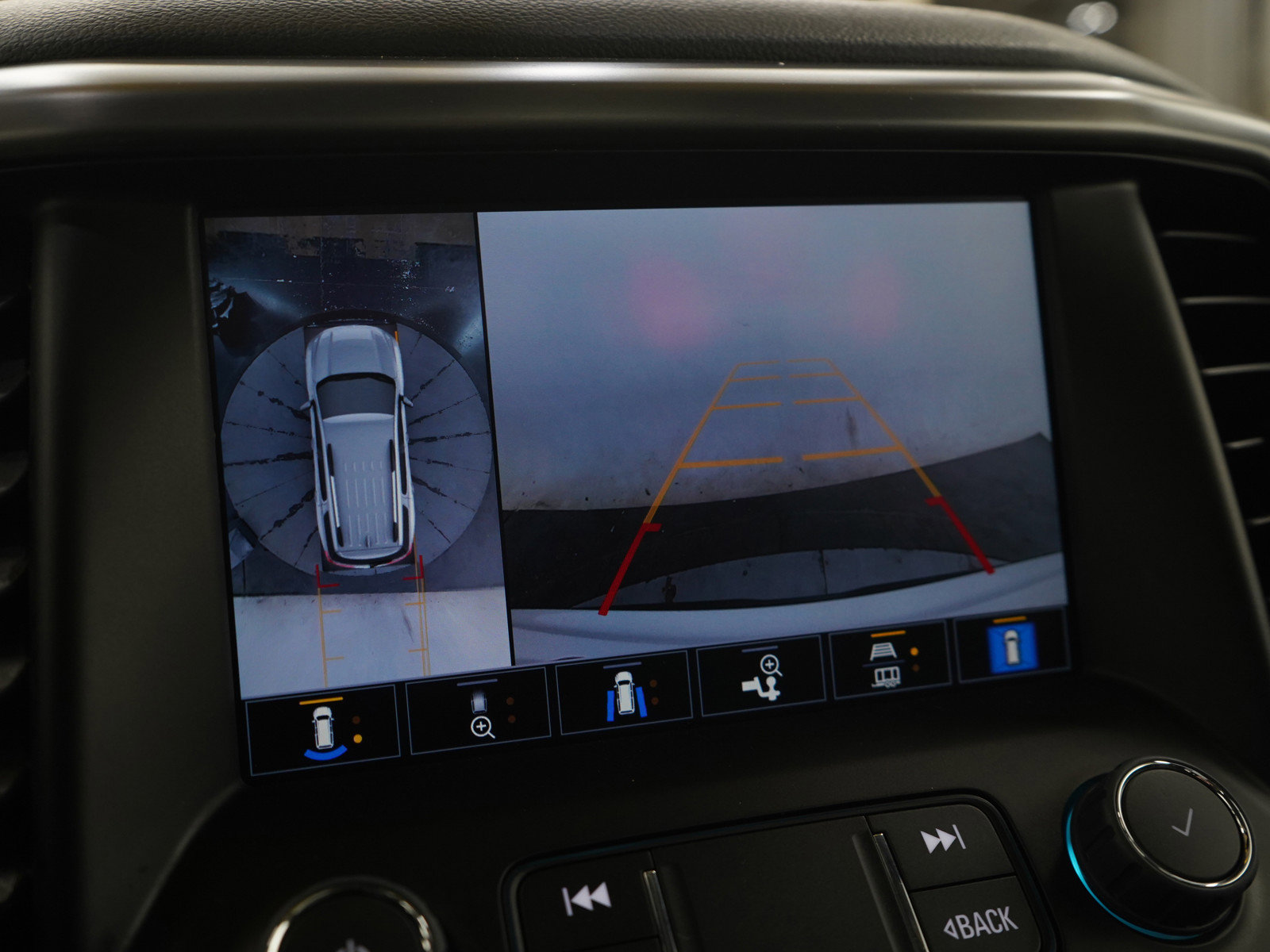 Used 2023 GMC Acadia AT4 w/ Technology Package AWD/4WD image 34