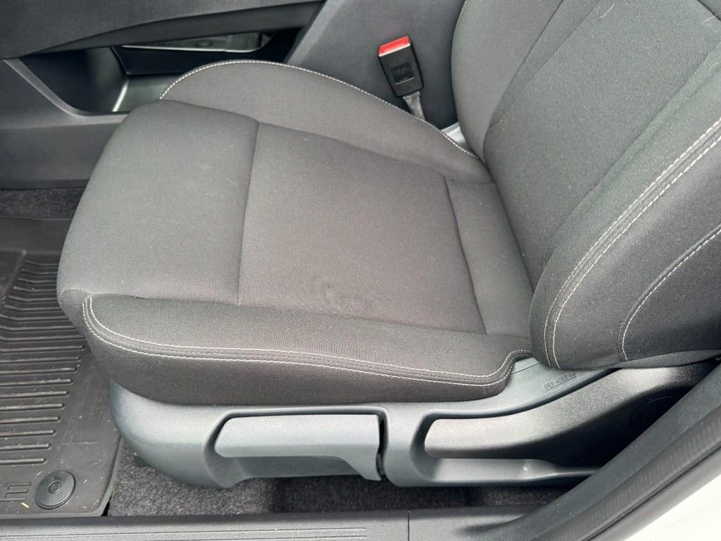 Used 2025 Nissan Rogue S image 14