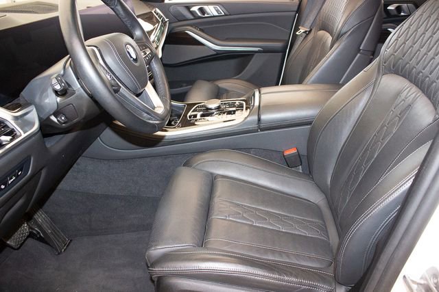 Used 2025 BMW X5 xDrive50e AWD/4WD image 22