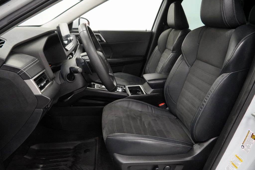 Used 2023 Mitsubishi Outlander SE image 20