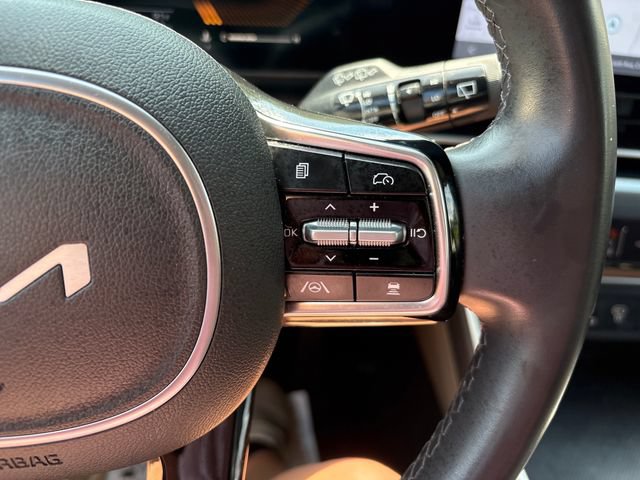 Used 2025 Kia Carnival FWD image 12