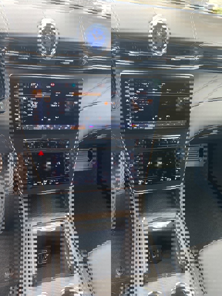 New 2025 Maserati Grecale GT image 15