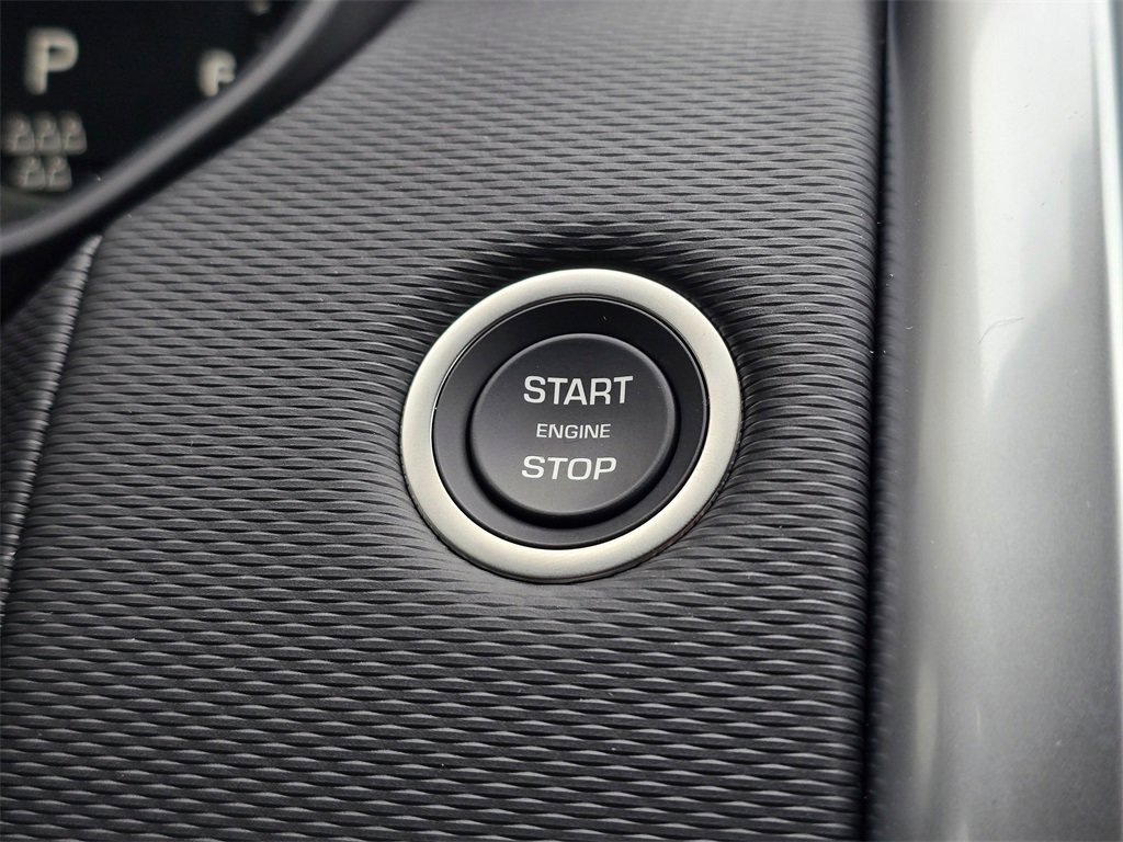 New 2025 Land Rover Discovery Dynamic SE image 18