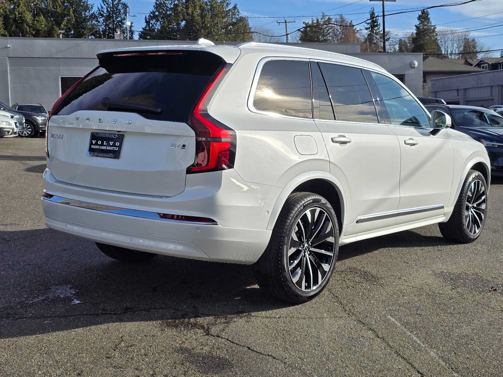 New 2026 Volvo XC90 B6 Plus w/ Protection Package Premier AWD/4WD image 4