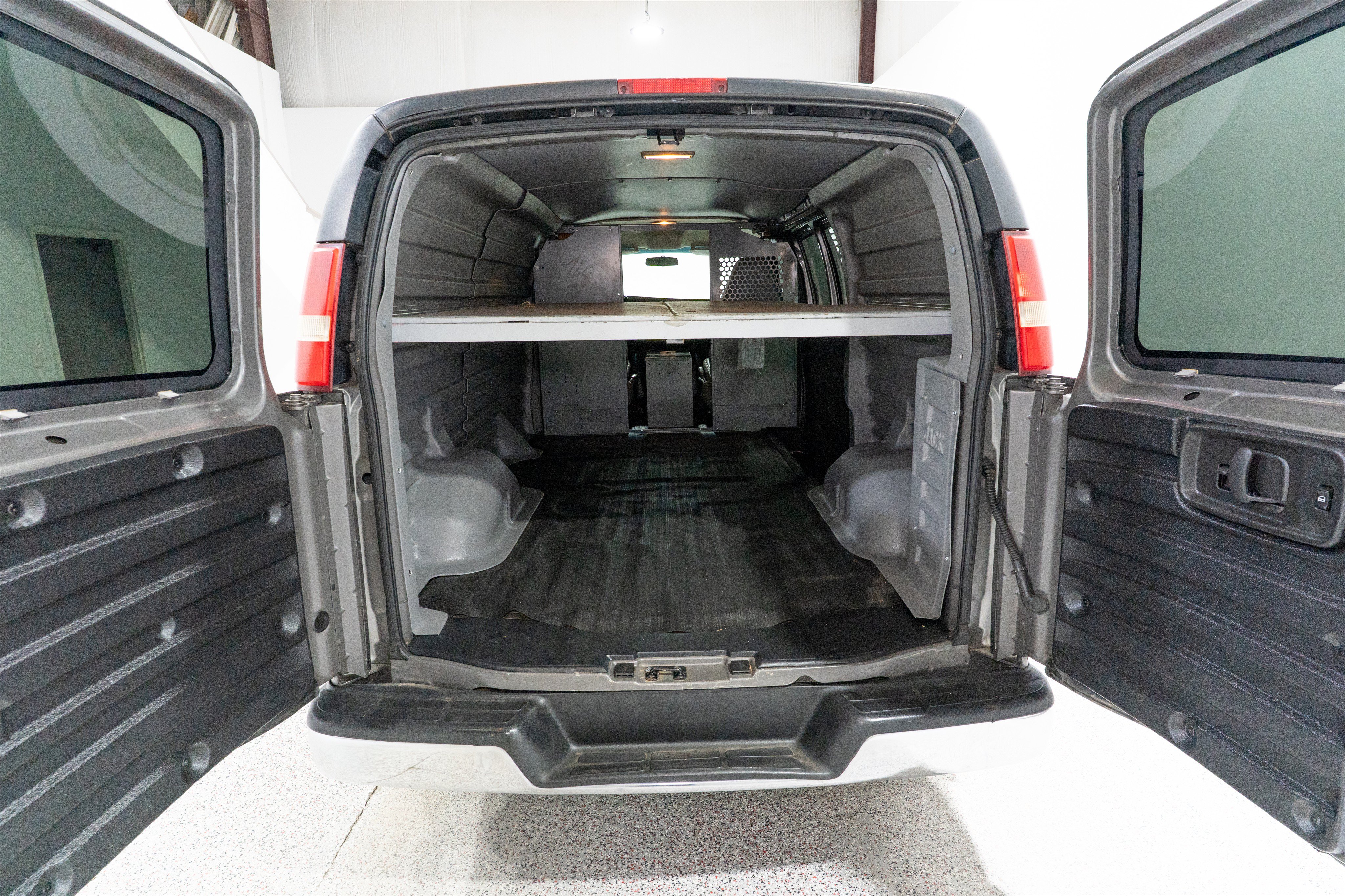 Used 2008 Chevrolet Express 1500 w/ Power Package RWD image 9