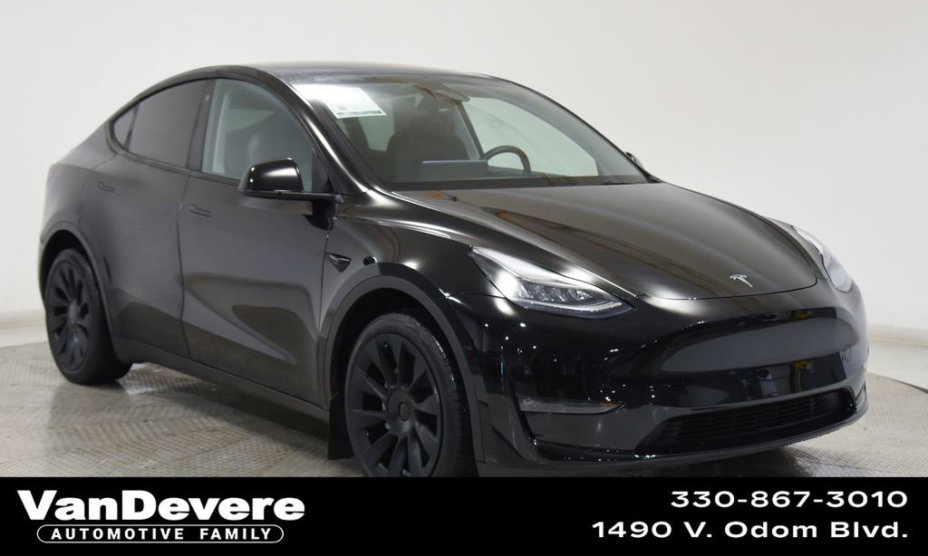 Used 2023 Tesla Model Y Long Range image 1