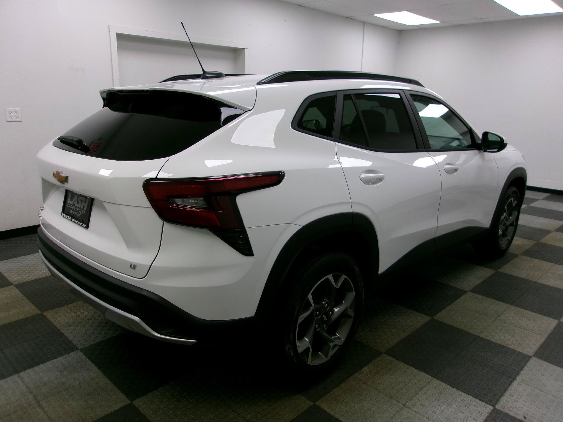 New 2026 Chevrolet Trax LT w/ LT Convenience Package FWD image 13