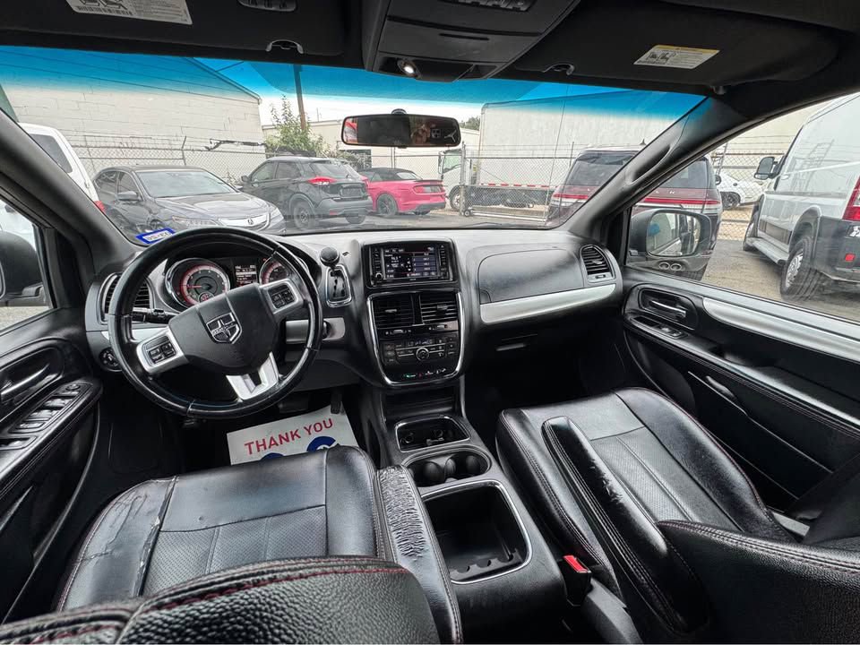 Used 2015 Dodge Grand Caravan R/T image 16