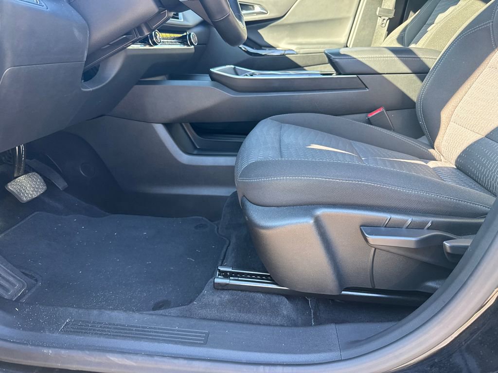 Certified 2025 Chevrolet Equinox LT image 10