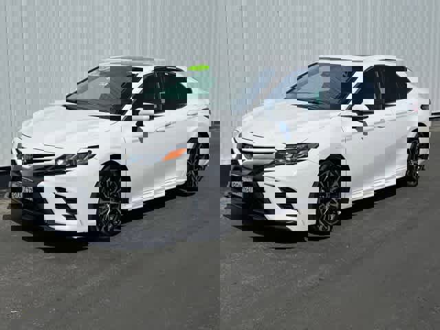 Used 2018 Toyota Camry SE w/ Moonroof Package image 1