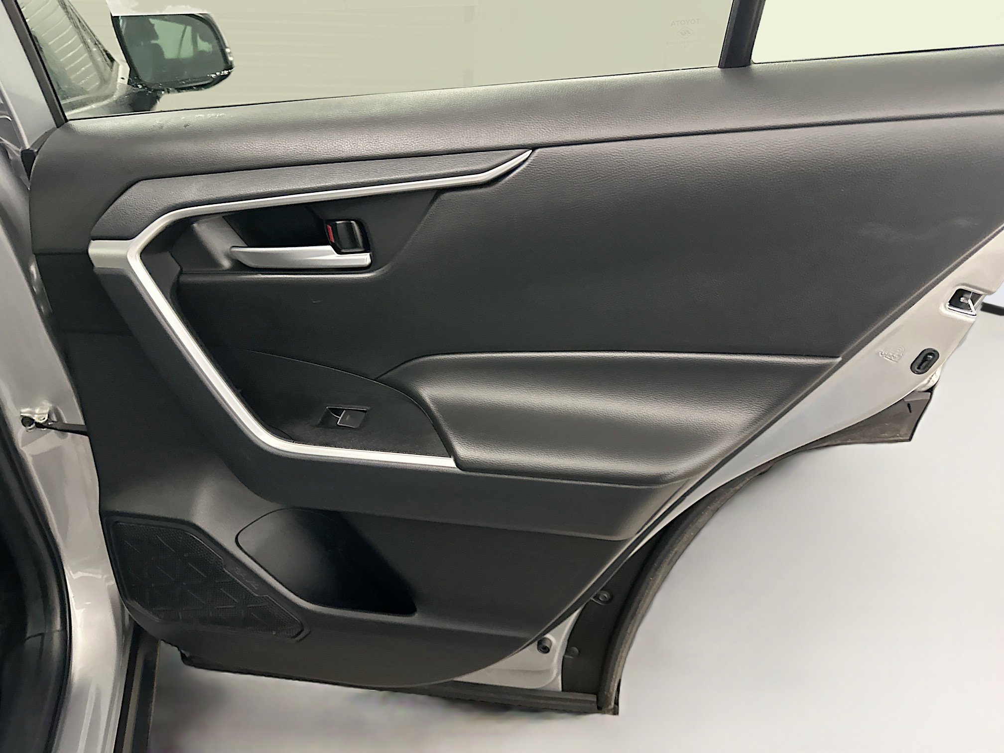 Used 2025 Toyota RAV4 XLE image 31