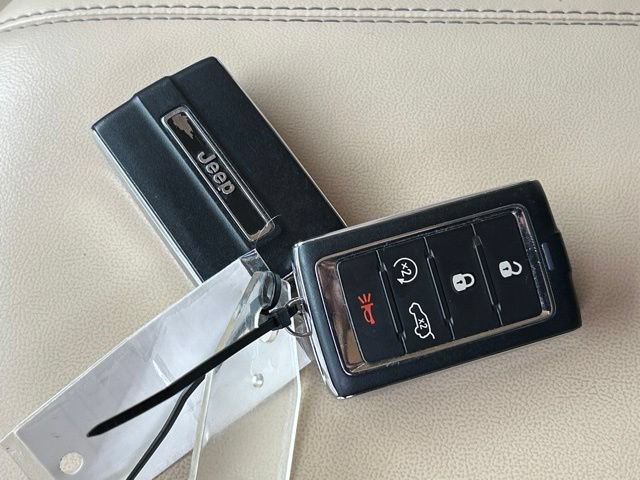 Used 2022 Jeep Grand Cherokee Limited AWD/4WD image 62