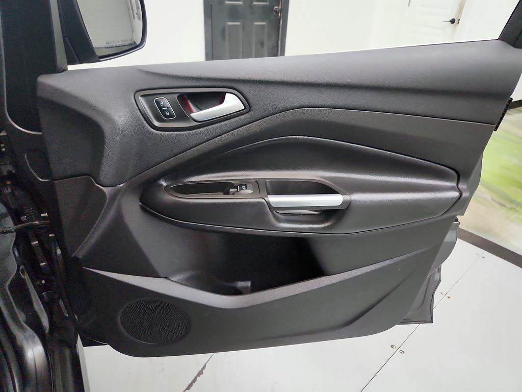 Used 2017 Ford C-MAX Titanium w/ Equipment Group 301A FWD image 26