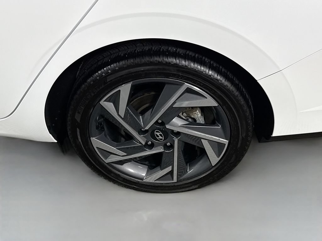 Certified 2025 Hyundai Elantra Limited FWD image 36