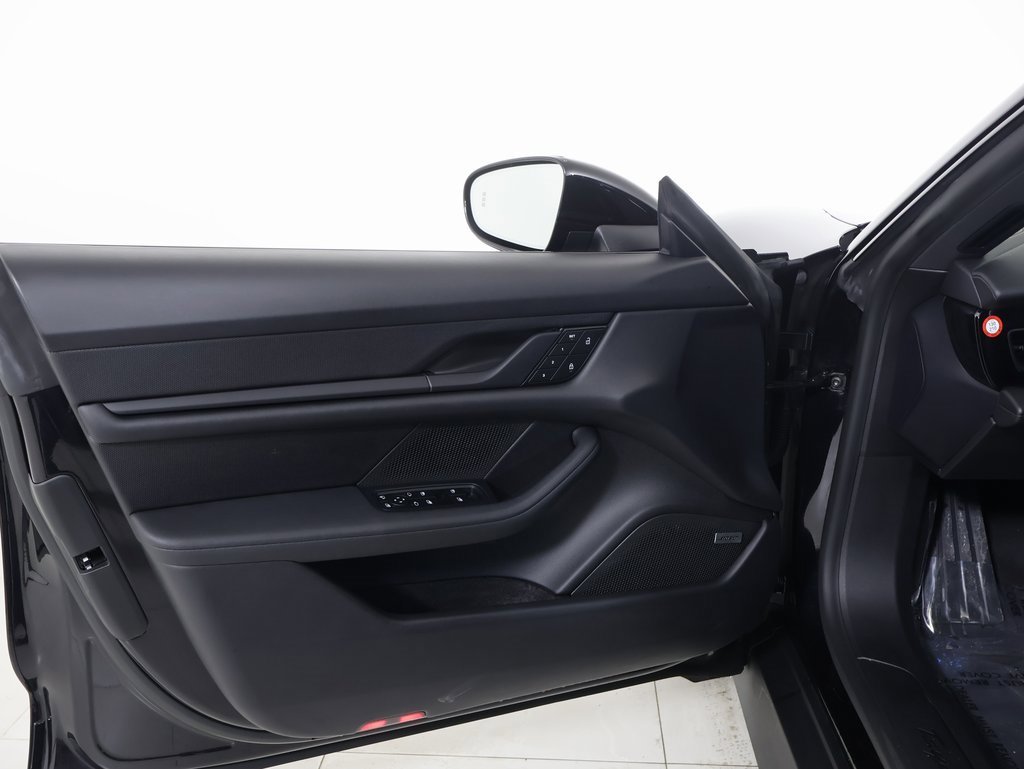 Used 2024 Porsche Taycan image 19