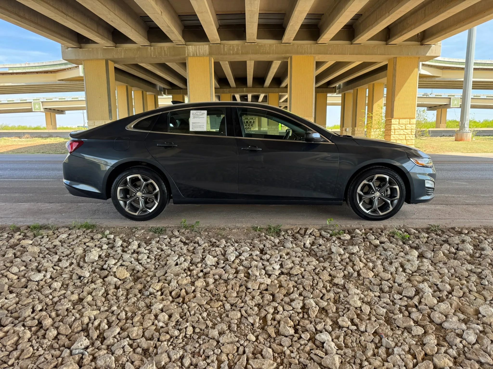 Used 2020 Chevrolet Malibu LT image 2