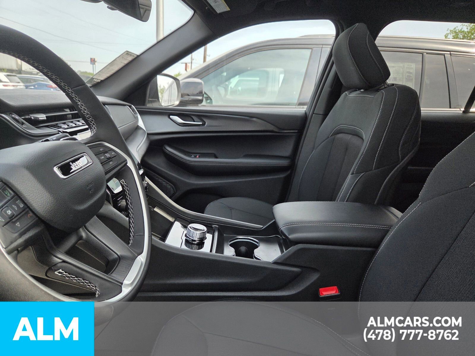 Used 2025 Jeep Grand Cherokee Laredo X w/ Luxury Tech Group I image 6