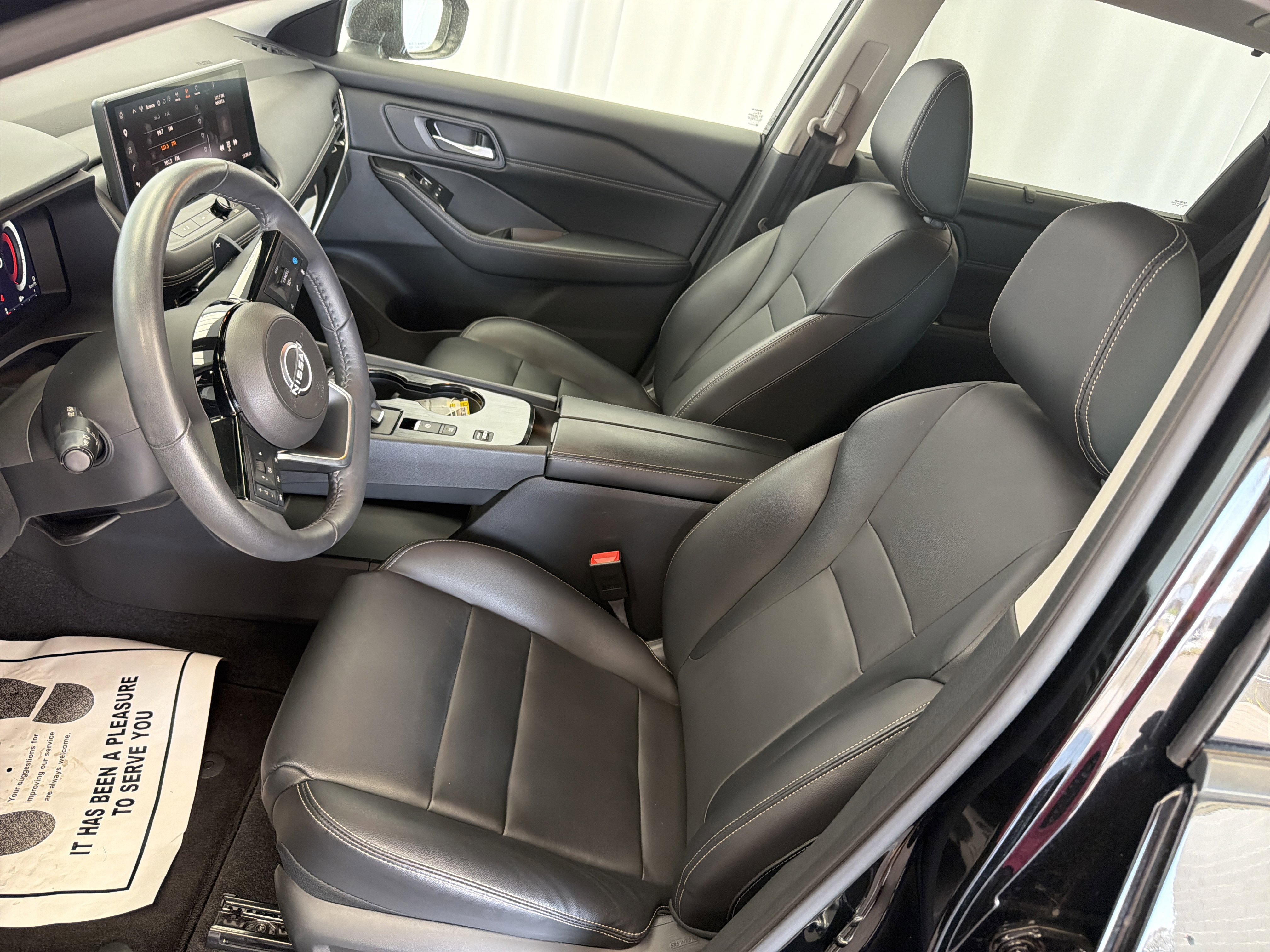 Used 2024 Nissan Rogue SL w/ SL Premium Package image 9