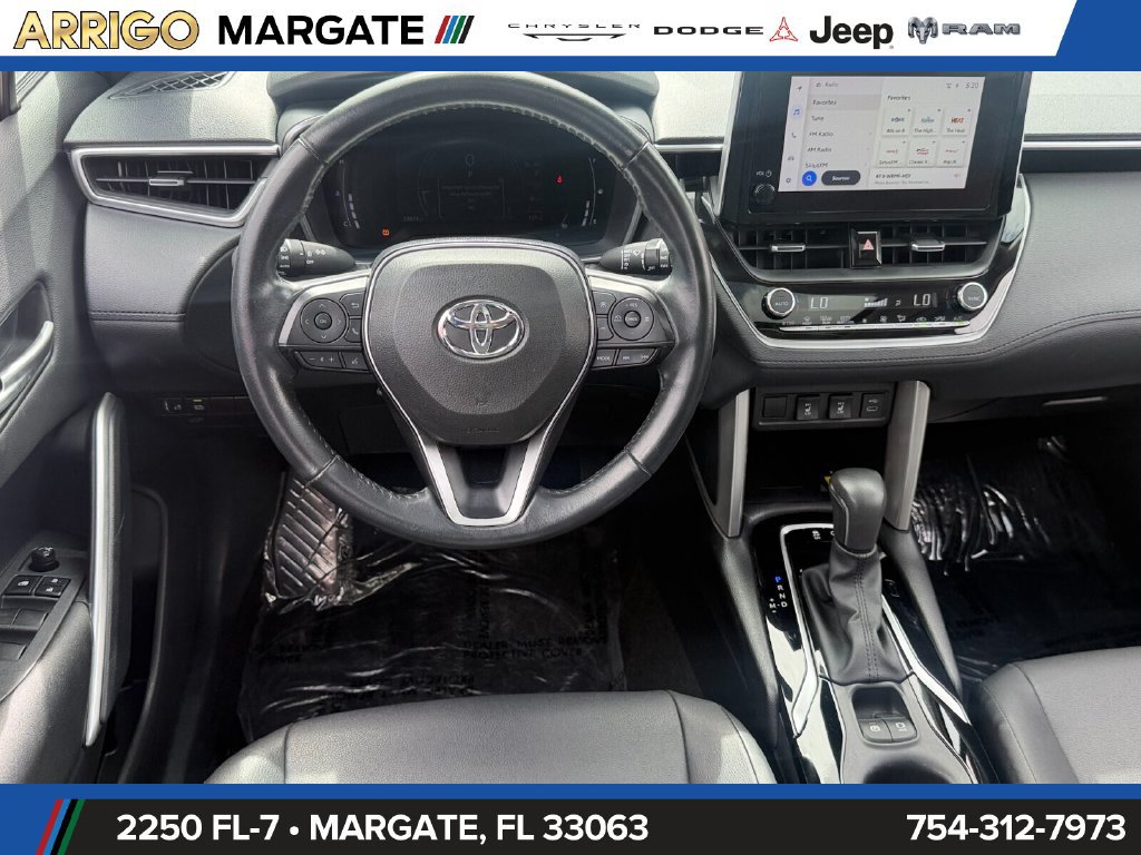 Used 2023 Toyota Corolla Cross XLE w/ Convenience Package FWD image 12