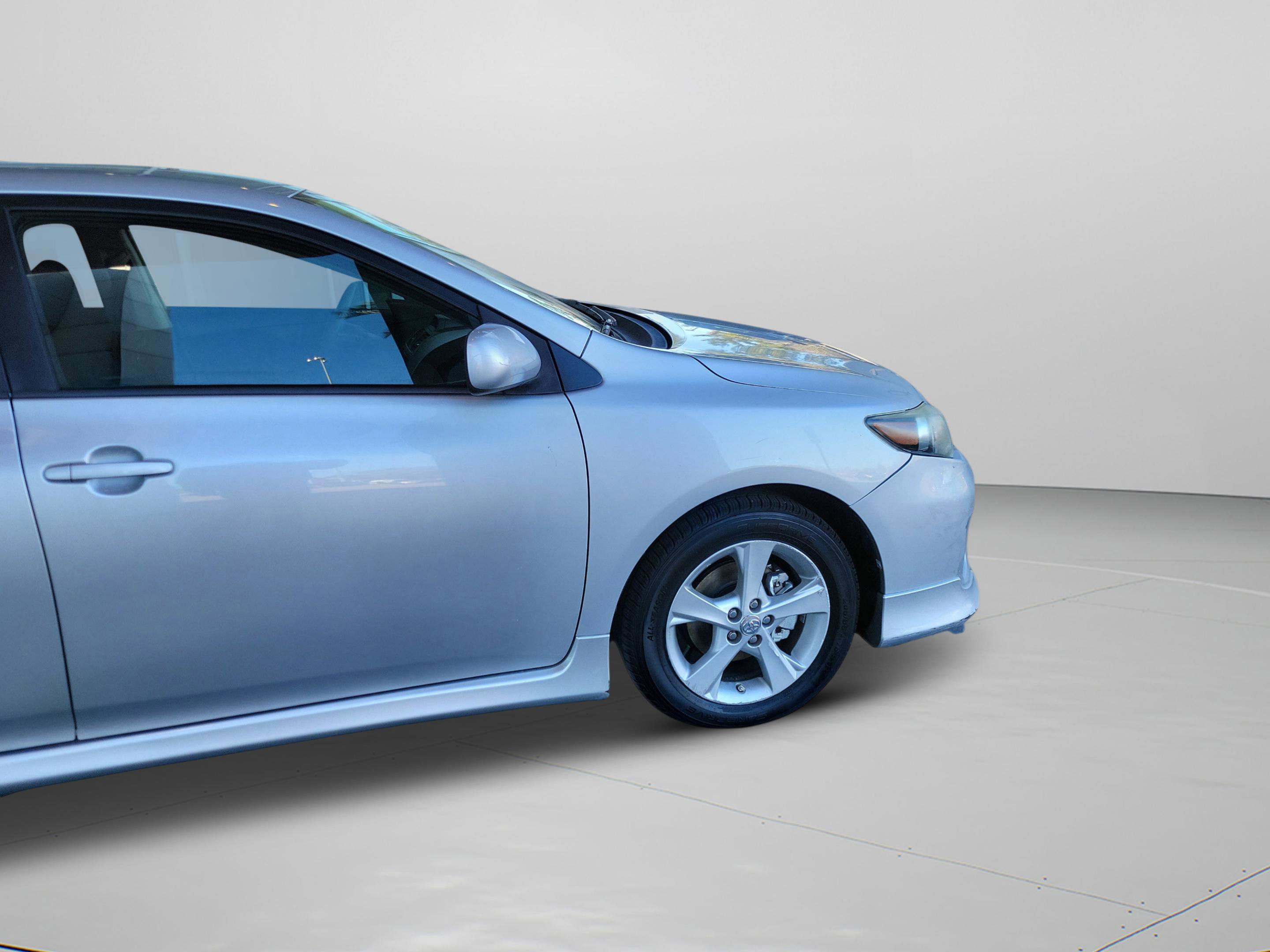 Used 2013 Toyota Corolla S image 32
