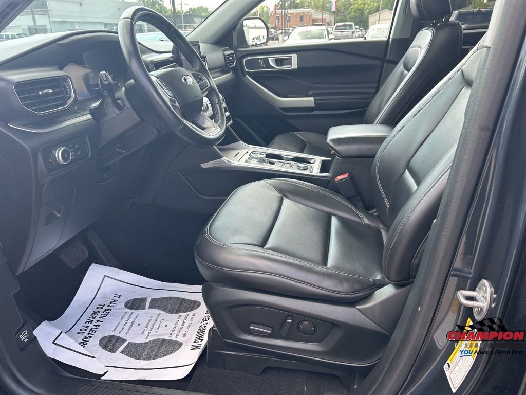 Used 2022 Ford Explorer XLT w/ Equipment Group 202A image 14