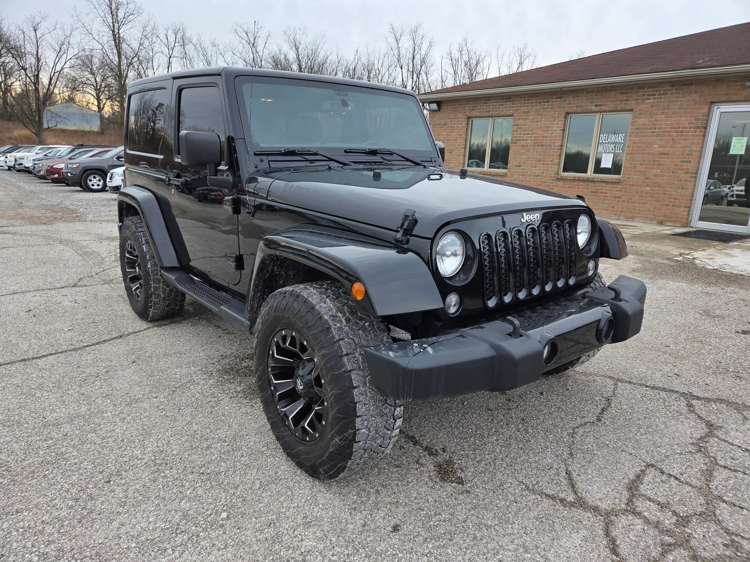 Used 2016 Jeep Wrangler Sahara image 3