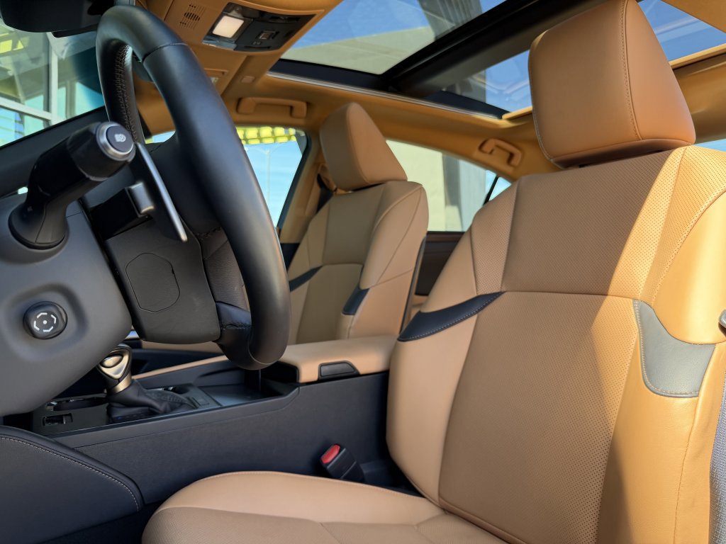 Used 2025 Lexus ES 350 w/ Premium Package image 36