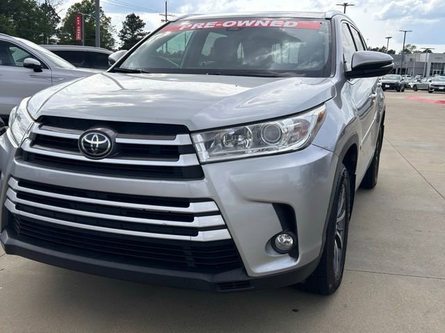 Used 2019 Toyota Highlander XLE FWD image 3