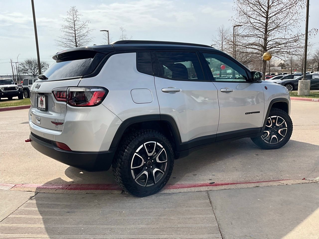 Used 2025 Jeep Compass Trailhawk AWD/4WD image 6