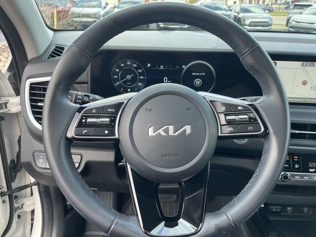 Certified 2024 Kia Seltos EX image 17