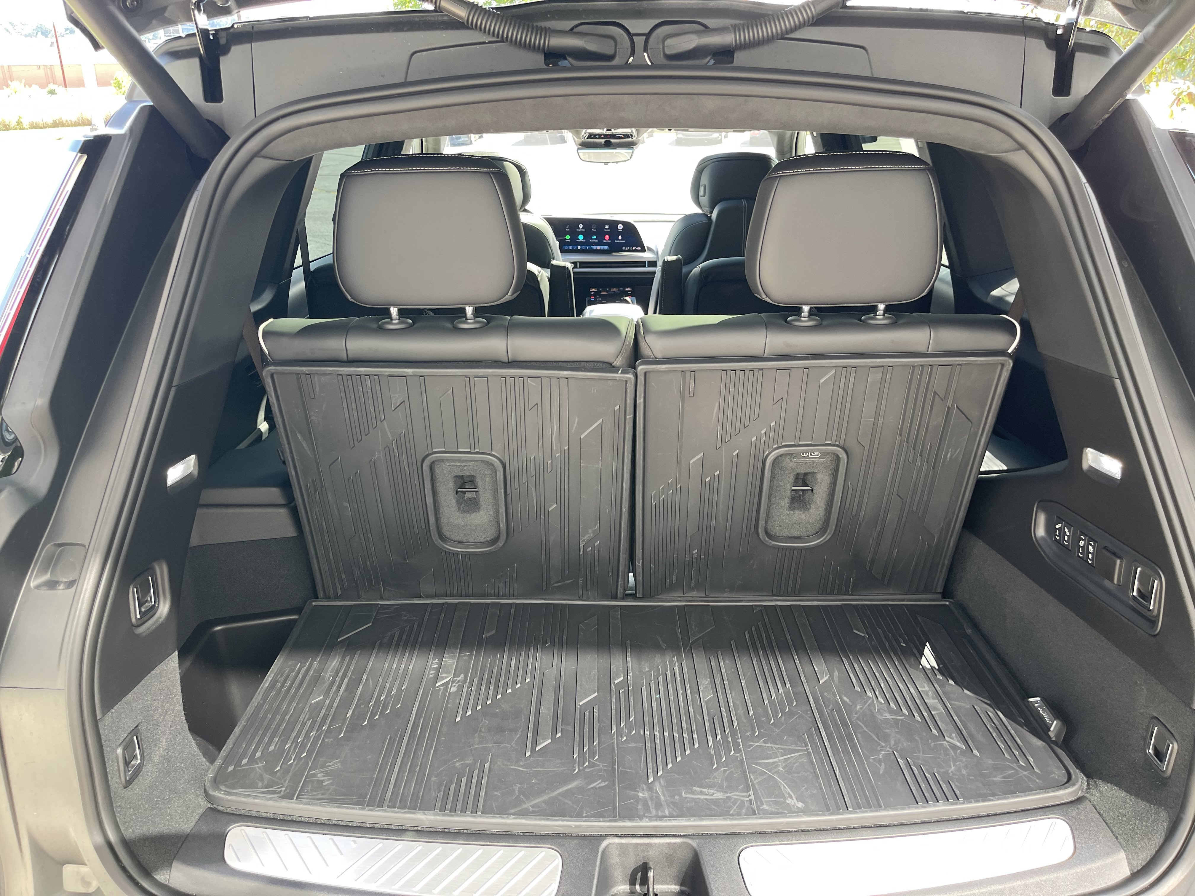 Used 2026 Cadillac Vistiq Platinum w/ LPO, Floor Liner Package AWD/4WD image 9