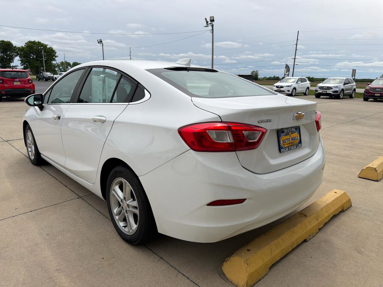 Used 2017 Chevrolet Cruze LT FWD image 9