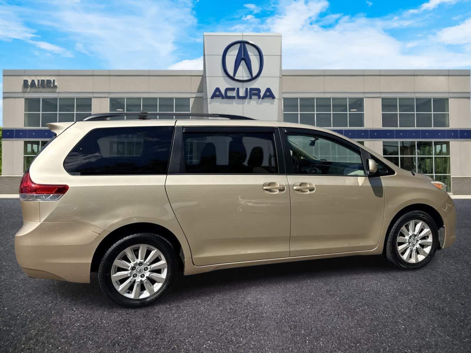 Used 2014 Toyota Sienna LE AWD/4WD image 6