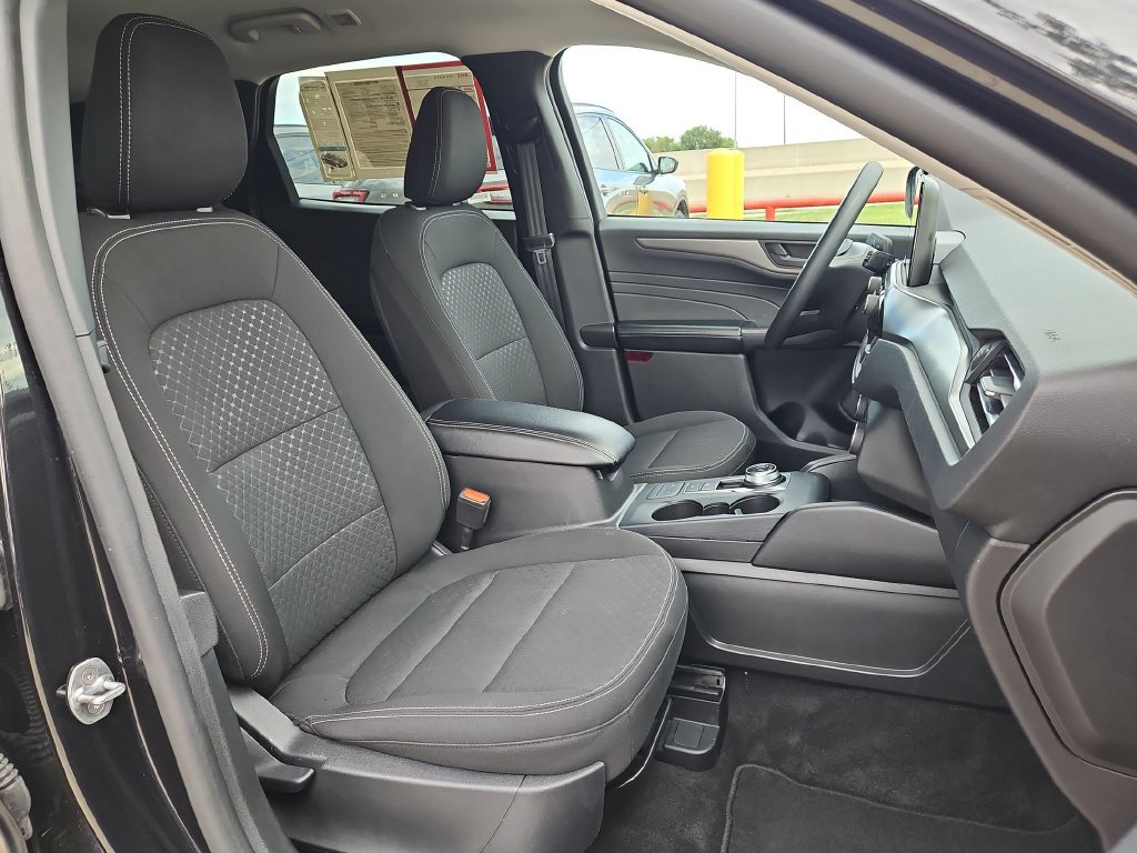 Used 2025 Ford Escape Active AWD/4WD image 31