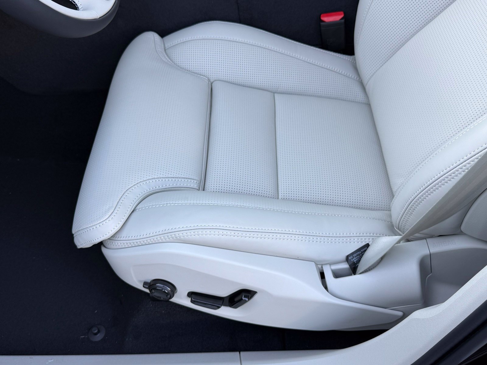 New 2027 Volvo XC60 B5 Ultra AWD/4WD image 42