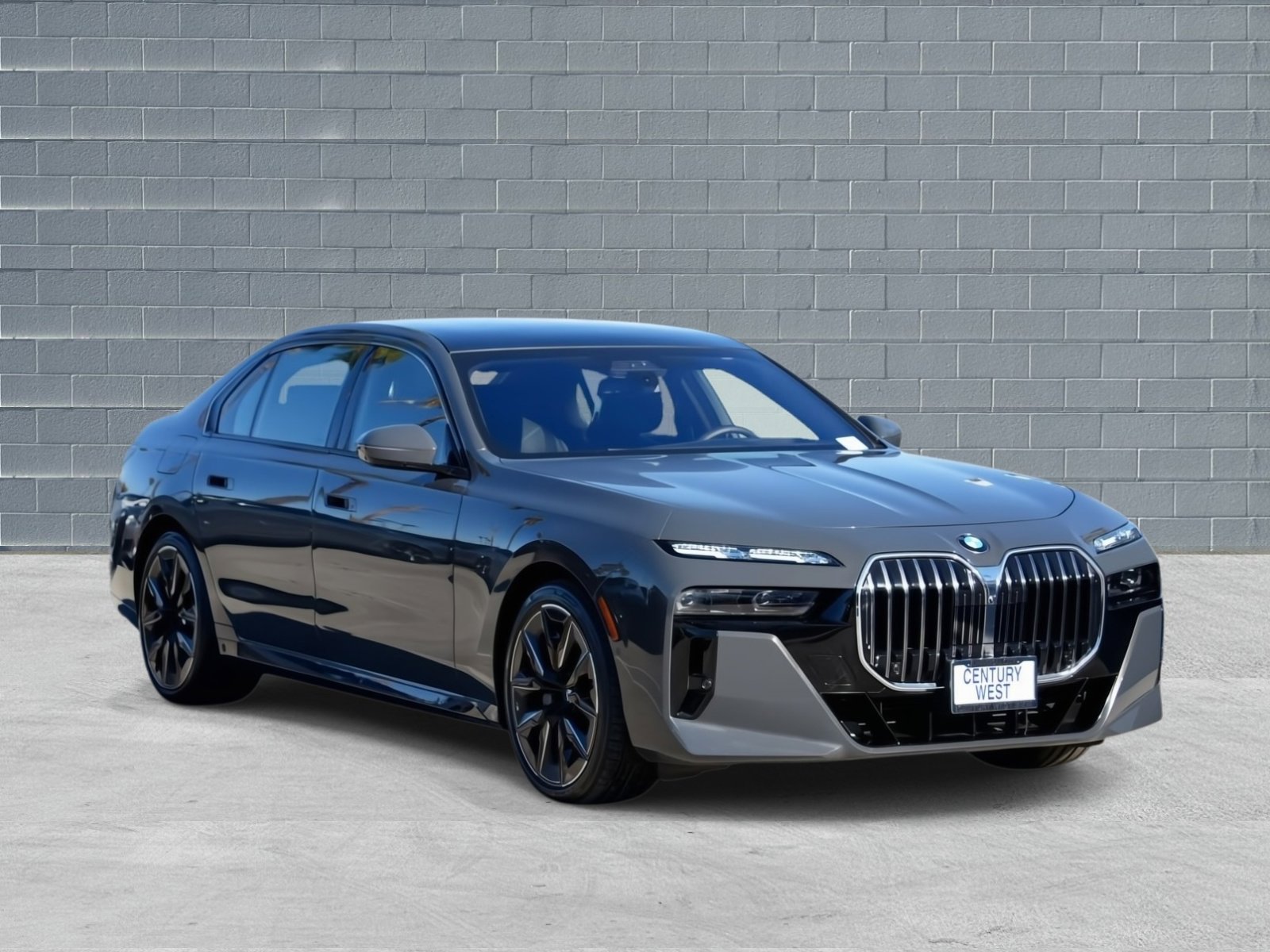 Used 2025 BMW 760i xDrive w/ Executive Package image 1