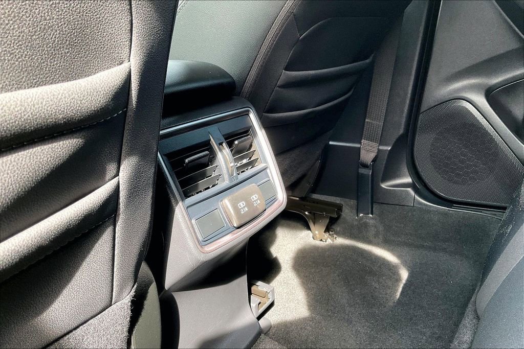 Used 2022 Subaru Forester Premium AWD/4WD image 38