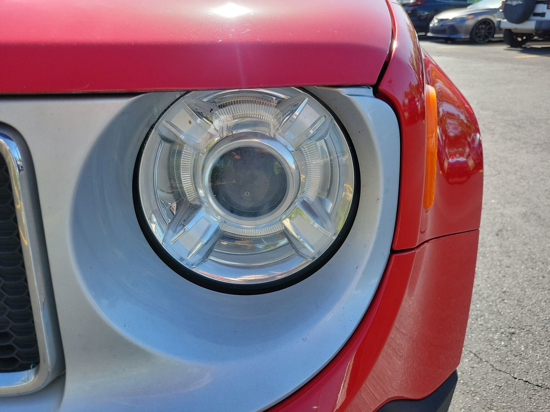 Used 2018 Jeep Renegade Limited w/ UConnect 8.4 Nav Group FWD image 11
