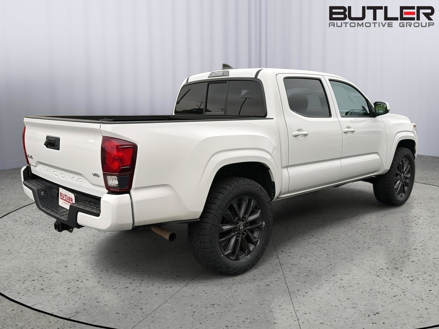 Used 2023 Toyota Tacoma SR AWD/4WD image 7