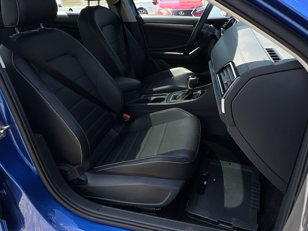 Certified 2023 Volkswagen Jetta SE image 9