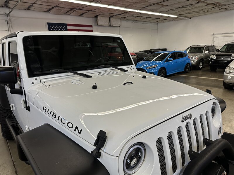 Used 2015 Jeep Wrangler Unlimited Rubicon w/ Connectivity Group AWD/4WD image 34