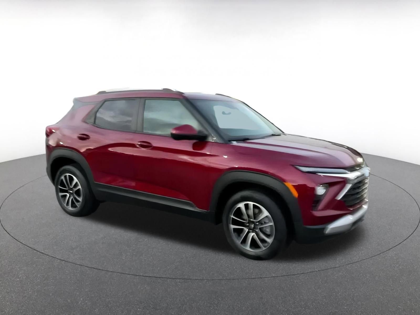 Used 2025 Chevrolet TrailBlazer LT image 2