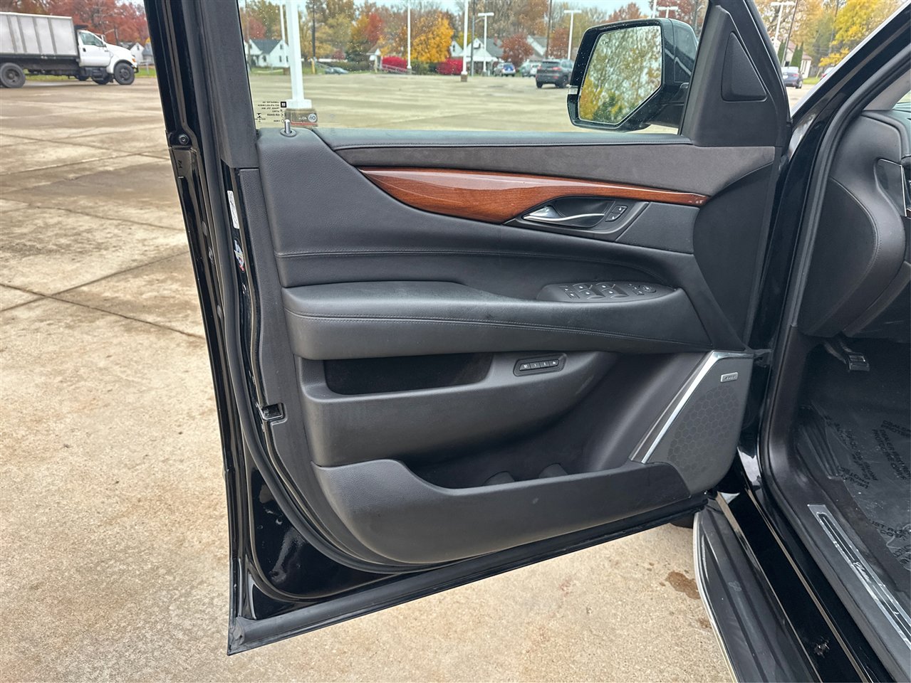 Used 2016 Cadillac Escalade ESV Luxury image 21