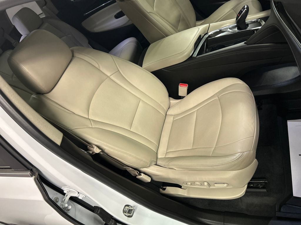 Used 2020 Buick Enclave Premium w/ Sun and Sites Package FWD image 27