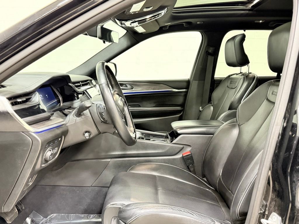 Used 2023 Jeep Grand Cherokee Overland w/ Advanced Protech Group III image 26