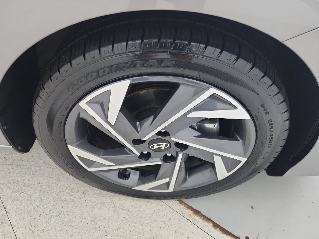 Used 2025 Hyundai Elantra Limited FWD image 37