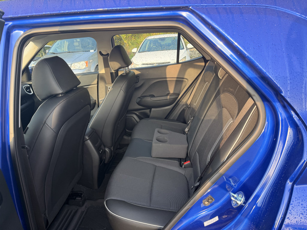 Used 2024 Hyundai Venue Limited FWD image 7