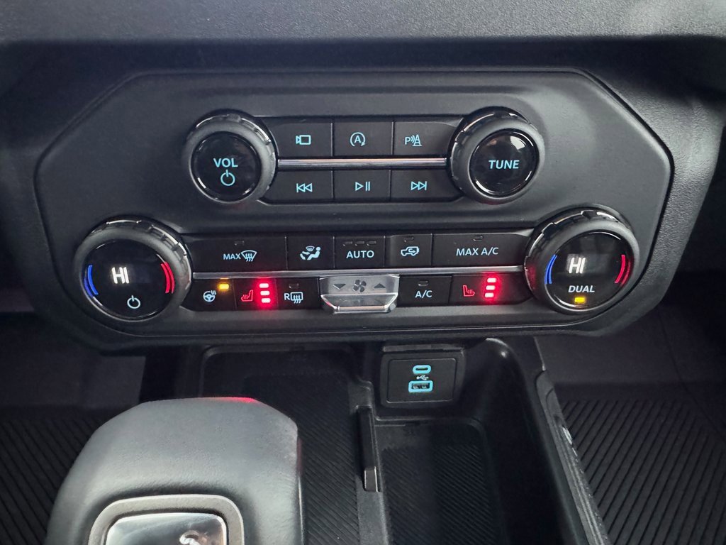 Used 2025 Ford Bronco Outer Banks image 18