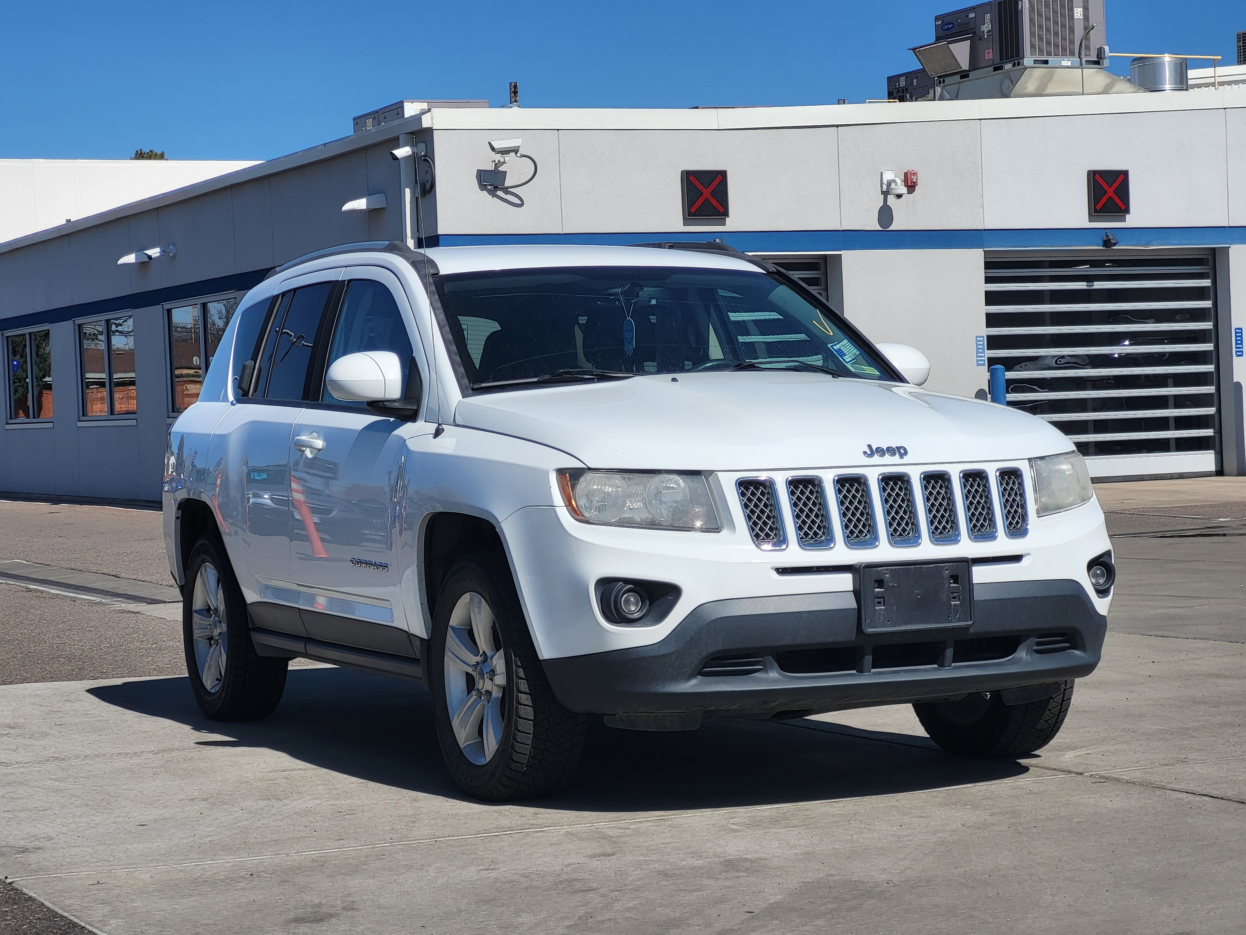 Used 2016 Jeep Compass Latitude image 3