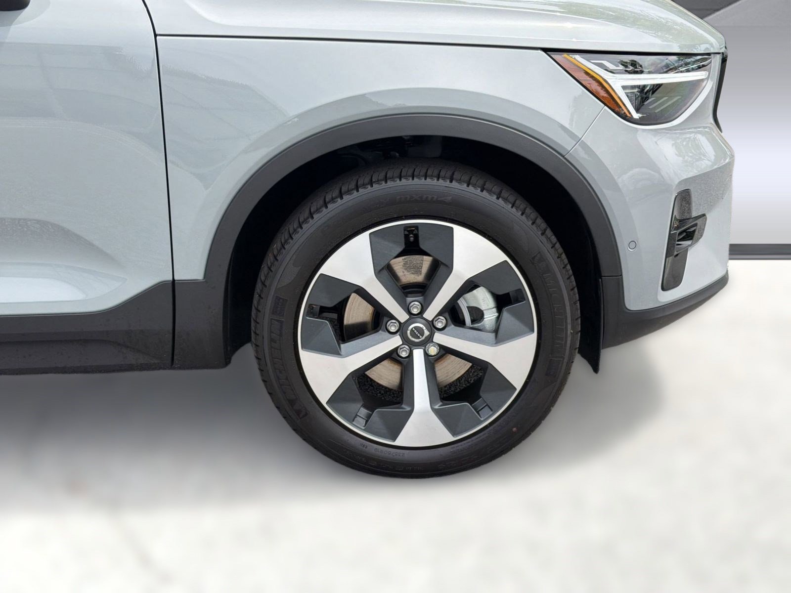 New 2026 Volvo XC40 B5 Plus w/ Protection Package Premier AWD/4WD image 9